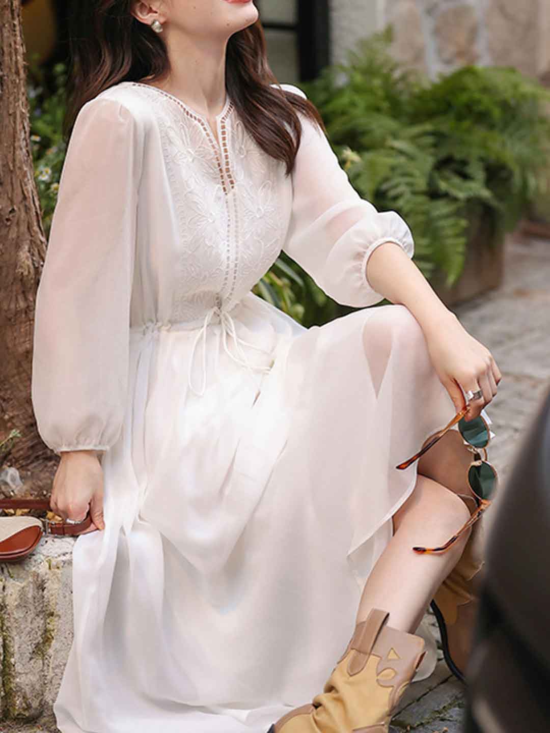 Roswitha - Besticktes Einsatzkleid für Damen